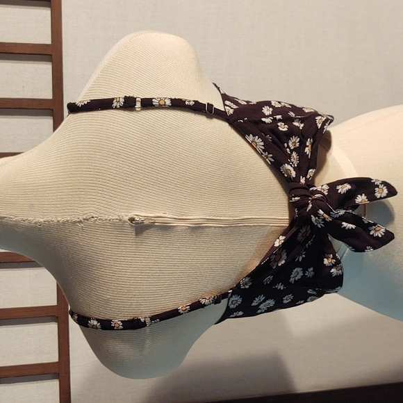 Hollister Daisy Print Black Crop Top with Tie Back Sz S - Picture 4 of 7